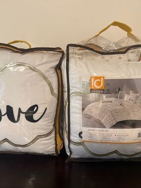 Intelligent Design Raina Duvet Cover Set - Ivory/Gold Metallic - King - New